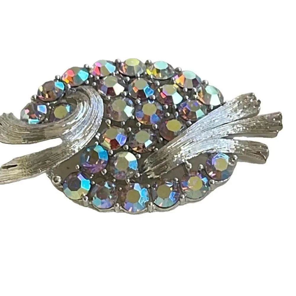 Lisner vintage 1950’s Aurora Borealis dazzling brooch.